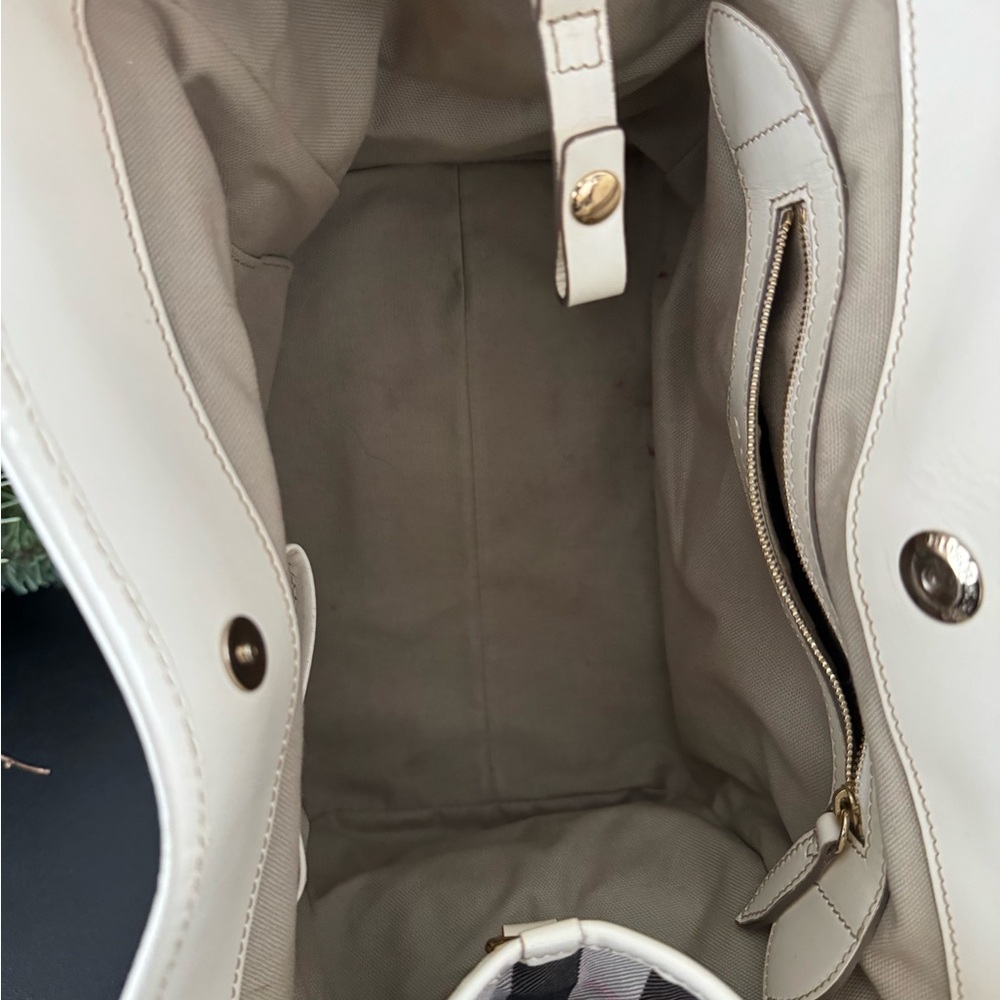 Burberry Beige Plaid Shoulder Bag with Cream Trim - Picture 4 of 10